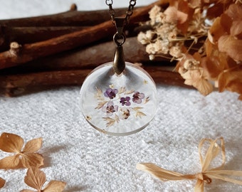 Necklace with real flowers and resin (alyssum, Queen Anne's Lace and leaves)