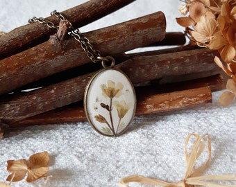 Necklace with real flowers and resin  (wildflowers and leaves)