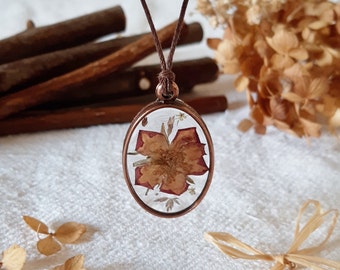 Necklace with real flowers and resin (rose, Queen Anne's Lace and leaves)