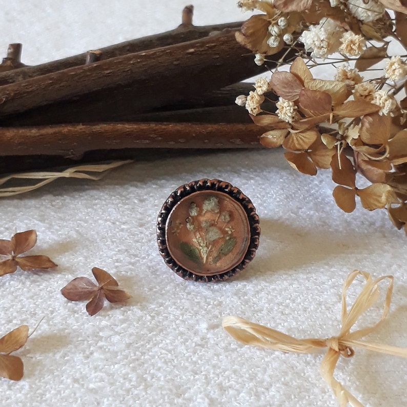 Ring made of Brass with real flowers and resin baby/'s breath, wild carrot and leaves.