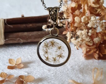 Necklace with real flowers and resin (wild flowers and Queen Anne's Lace)