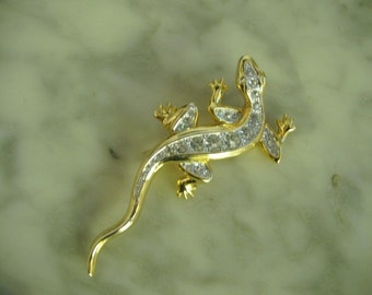 charming lapel pin *** SALAMANDER ***