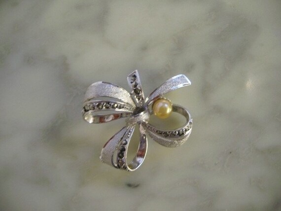 Pretty old pin *** Silver