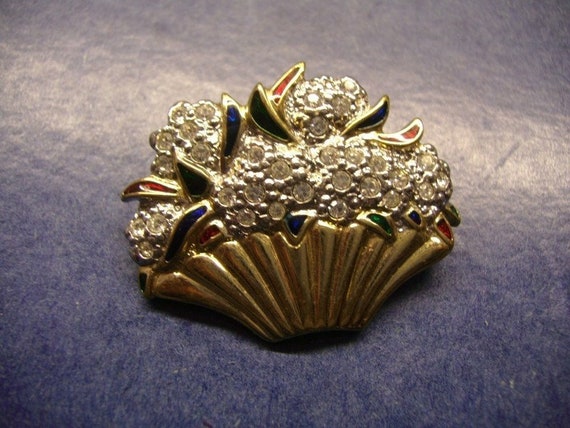 Magical pin *** FLOWER BASKET