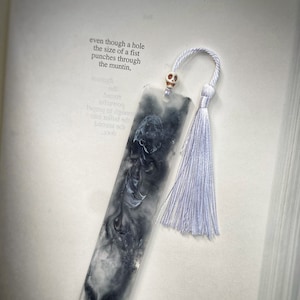 Haunted Fog Glow in the Dark Halloween Bookmark, Resin Book mark, Horror Skull Book Accessory,  Dark Academia Horrorcore aesthetic