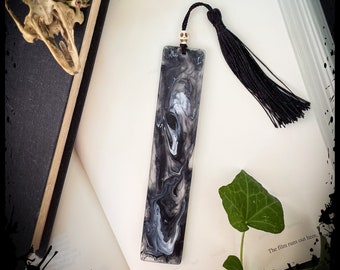 Halloween Glow in the Dark Bookmark Haunted Fog resin bookmark with Black Tassel, Horror Skull Book Accessory, Dark Academia aesthetic