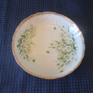 Vintage Royal Crown Daisy Bouquet Serving bowl