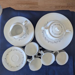 Harmony House Fleur Fine China set of 45