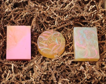 Set de regalo de jabones frutales originales / Fragancias de sorbete arcoíris, frutos del bosque y orquídea.