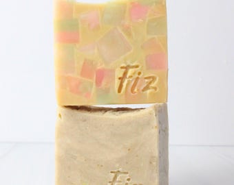 Jabones artesanales de coco y momentos de tranquilidad, jabones florales y gel de ducha con manteca de karité.