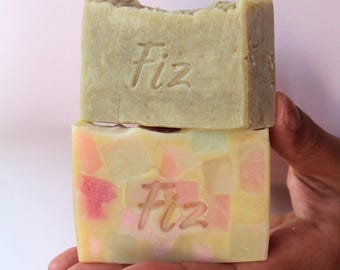 Dúo de jabones artesanales de manteca de karité – Cocos y Tiempo de Tranquilidad, Gel de ducha floral