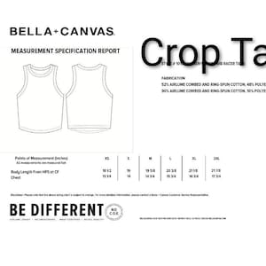 Peut inclure: D&eacute;bardeur court blanc avec un rapport de sp&eacute;cifications de mesure. Le d&eacute;bardeur est compos&eacute; d'un m&eacute;lange de coton et de polyester. Le texte "Crop Tank" est affich&eacute; en grandes lettres en gras. Le texte "BE DIFFERENT" est &eacute;galement affich&eacute;.