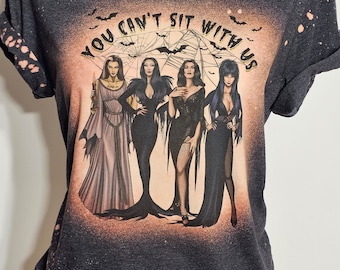 Camiseta "No puedes sentarte con nosotros", camiseta de Halloween, pandilla de fantasmas, top corto, brujas, familia extraña, espeluznante, sudadera de Halloween, camiseta personalizada de Bleach