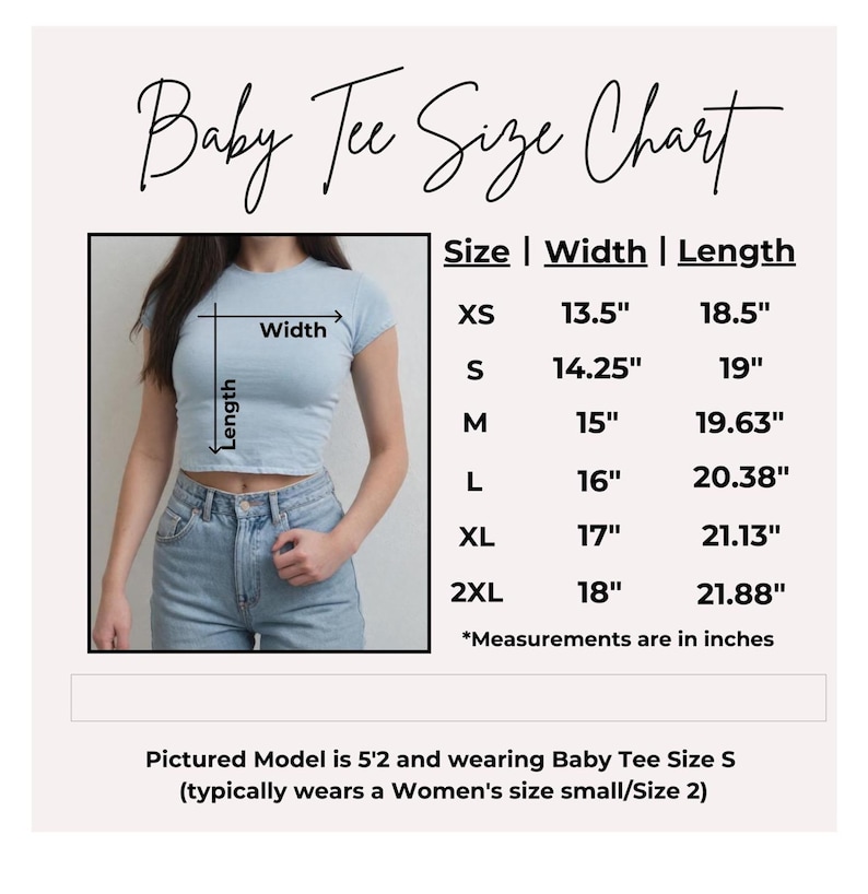 Peut inclure: Tableau des tailles de t-shirt b&eacute;b&eacute; avec mesures en pouces. Les tailles XS &agrave; 2XL sont r&eacute;pertori&eacute;es avec les dimensions de largeur et de longueur. Le mod&egrave;le porte un t-shirt b&eacute;b&eacute; taille S.
