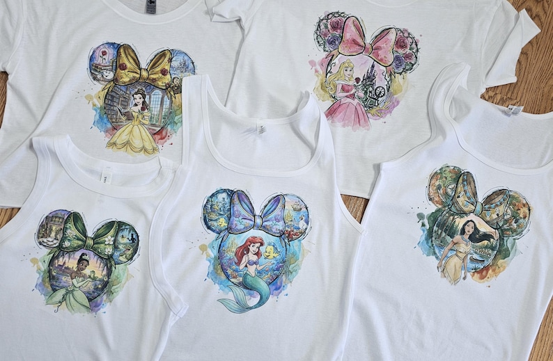 Peut inclure: Ensemble de trois tasses en c&eacute;ramique avec une finition mate et mouchet&eacute;e. Les tasses sont de couleur cr&egrave;me, gris clair et gris fonc&eacute;. Chaque tasse a un design simple et minimaliste avec une anse arrondie.