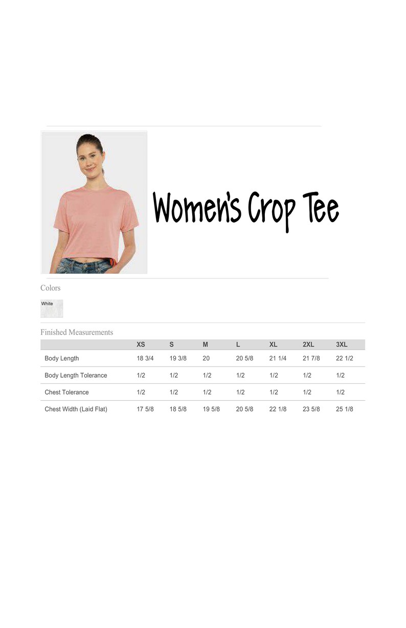 Puede incluir: Una tabla de tallas para una camiseta corta de mujer, que muestra las medidas en pulgadas para las tallas XS a 3XL. La tabla incluye las medidas de la longitud del cuerpo, la tolerancia de la longitud del cuerpo, la tolerancia del pecho y el ancho del pecho (extendido).