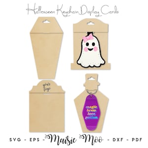 Puede incluir: Tarjetas de presentación para llaveros de Halloween con cuatro plantillas de cartón color canela. Una tarjeta sostiene un llavero de fantasma blanco con lazo y mejillas rosas. Otra sostiene un llavero morado con el texto magic brew love potion. Texto: Halloween Keychain Display Cards, your logo, Maisie Moo.