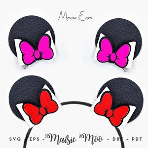 Puede incluir: Dos pares de orejas de ratón circulares de color negro texturizado con detalles y lazos blancos. Un par tiene lazos de color rosa brillante y el otro par tiene lazos rojos. El texto Mouse Ears y Maisie Moo SVG EPS PDF es visible.