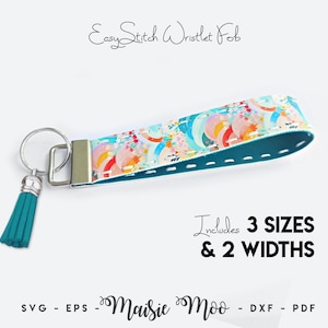 Pode incluir: Uma alça de pulso com padrão colorido de arco-íris e flores, costuras brancas, interior azul-petróleo, fecho de metal prateado, argola e borla azul-petróleo. Texto: EasyStitch Wristlet Fob, Includes 3 SIZES & 2 WIDTHS, Maisie Moo, SVG - EPS - DXF - PDF.