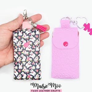 Tissue Pocket Pack sleutelhanger Cover SVG-bundel, Moederdag sleutelhanger houder sjabloon, kunstleer No Sew-bestanden voor Cricut Cut-bestanden Maisie Moo