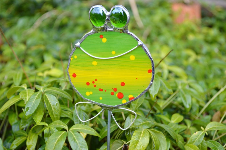 Frosch aus Glas, Kleines Geschenk, Deko für Blumentopf, Fensterdekoration, Gartenstecker, Gartendekoration Bild 1