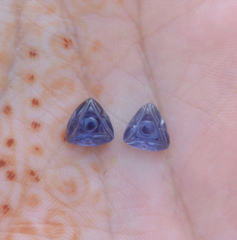 8mm #AR9438 Matched Pair Dainty Iolite Carving Gemstone Gemstone Engraving Hand Carved Iolite Carving Pairs Iolite Earring Pairs