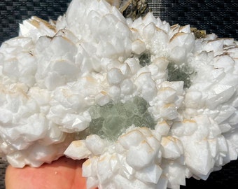 Natural green fluorite crystal specimens,Complete white quartz