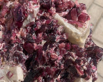 Excellente rare tourmaline rubis rare Spécimen minéral de cristal de tourmaline naturelle
