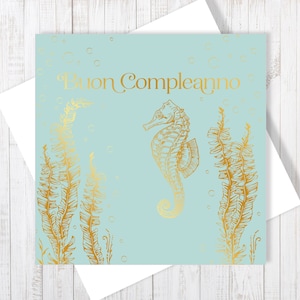 Buon Compleanno | Cartão de Feliz Aniversário com Cavalo Marinho Italiano e Foiling Dourado