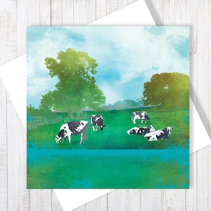 Carte de voeux de vaches noires et blanches qui paissent en été, vierge à l'intérieur