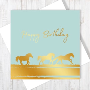 Buon compleanno biglietto di auguri con cavalli in corsa con lamina d'oro