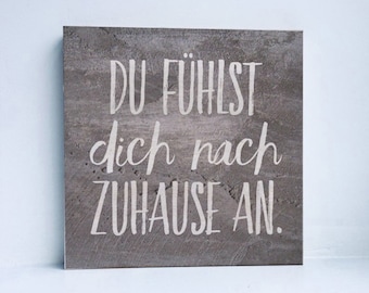 Holzbild, Druck auf Holz - Du fühlst dich nach Zuhause an. Geschenkidee Freundin, Liebe, Jahrestag Holzschild Bild schild holz