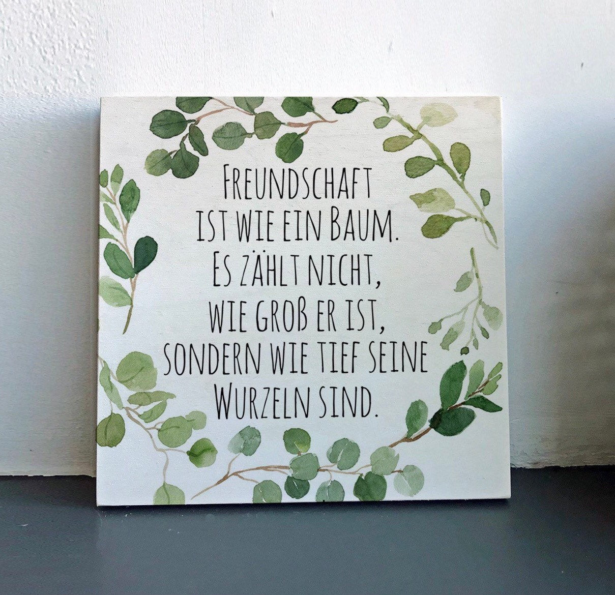 Holzbild Freundschaft ist wie ein Baum. Es zählt nicht wie groß er