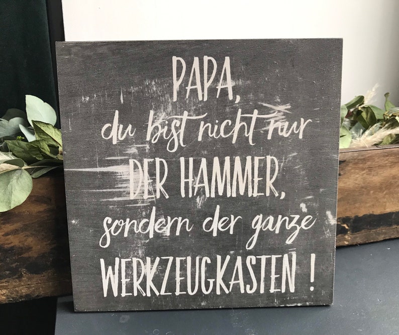 Holzbild Geschenk zum Vatertag Papa du bist nicht nur der Hammer, sondern der ganze Werkzeugkasten. Bild Schild Holz Baba Name Bild 1