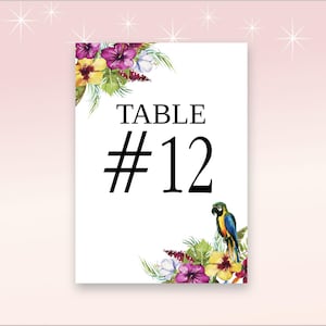 Può includere: Carta di numero di tavolo bianca con design floreale tropicale e pappagallo. La carta dice "TABLE #12".