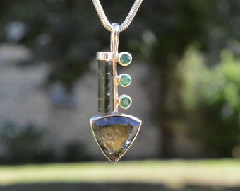 Smaragd-Turmalin-Quarz-Rutil-Silberanhänger Smaragd-Turmalin-Quarz-Rutil-Silberanhänger