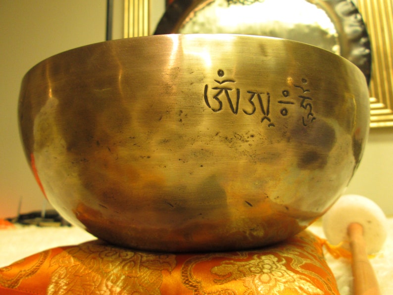 POWERFUL Himalayan Full Moon Singing Bowls 2kg up to 2.7kg Free Shipping image 8