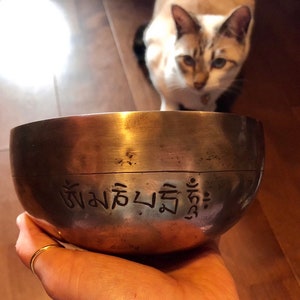 Handysize Himalayan Full Moon Singing Bowl 0.5kg - 0.7kg ~ Free Shipping!
