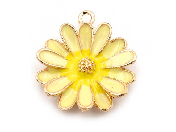 1.60 Eur/piece. Yellow Enameled Daisy Pendants in Gold Color 2 