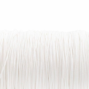 Könnte beinhalten: Nahaufnahme eines weißen Kordels, das die Textur des Materials zeigt.
