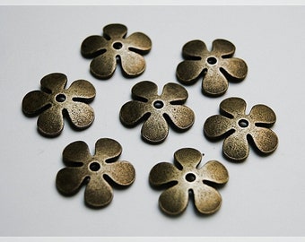 0,31 EUR/pièce. 10 cabochons fleur 21 mm en bronze antique