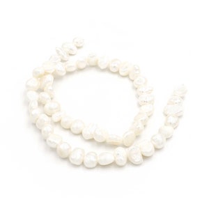 0.37 EUR/pc. Vintageparts DIY freshwater cultured pearls in white 8-9 mm 1 strand