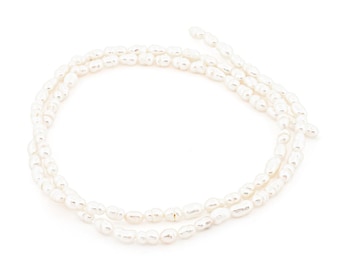 Cultured freshwater pearls in white 2.5 mm 1 strand (85-90 pearls)