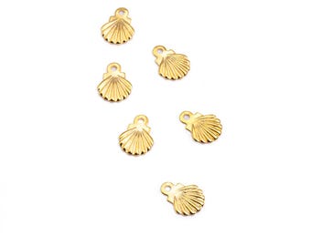 0.45 EUR/piece small pendants as shell made of 304 stainless steel in gold color 6 pieces