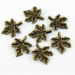 0,38 EUR/Stk. 6 Ahornblätter in antik Bronze