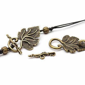 0.75 EUR/piece. Vintageparts DIY toggle clasps as vine leaf in antique bronze, 4 pieces.