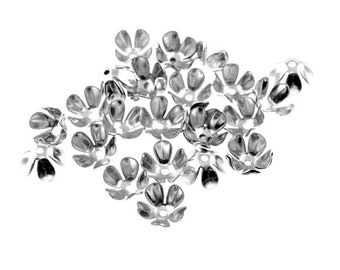 0,06 EUR/Stk. 40 Blumen Perlkappen in silberfarben platiniert, 7,5 mm