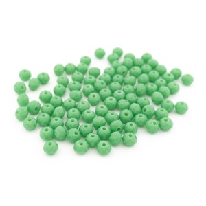 0,03 EUR/pièce. Perles taillées en verre vert pomme 6 x 4 mm 1 brin avec 90 perles Pièces vintage pour fabriquer des colliers de perles, des perles pour colliers image 4