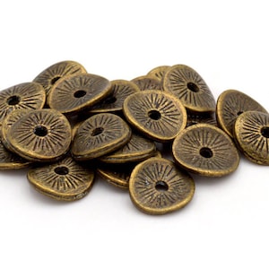 0.11 EUR/piece 20 disc-shaped, curved spacer beads in vintage bronze