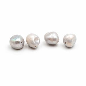 0,92 EUR/stuk Zoetwaterparels barokgrijs 8 - 10 mm 4 stuks